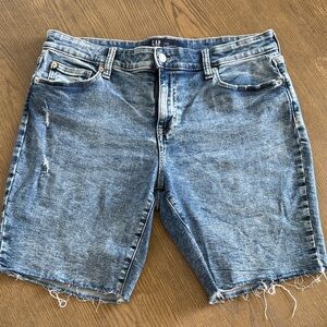 GAP Blue Washed Denim Cutoff Shorts Women’s